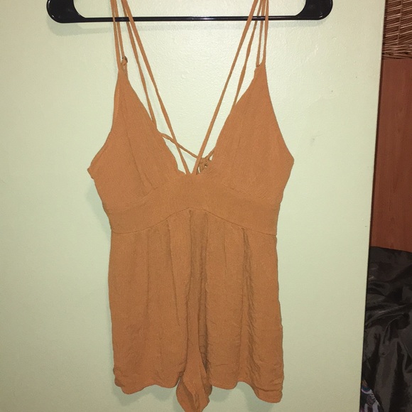 Sexy golden yellow mini romper - Picture 4 of 8